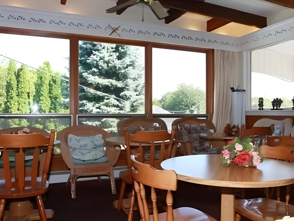 Claddagh Motel & Suites