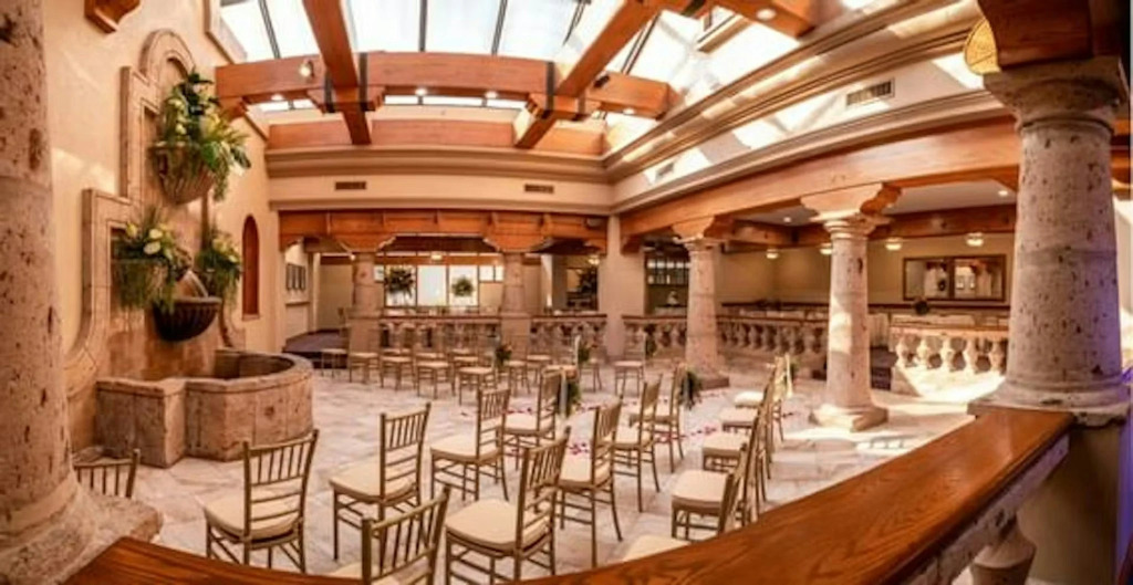 MCM Eleganté Hotel & Conference Center