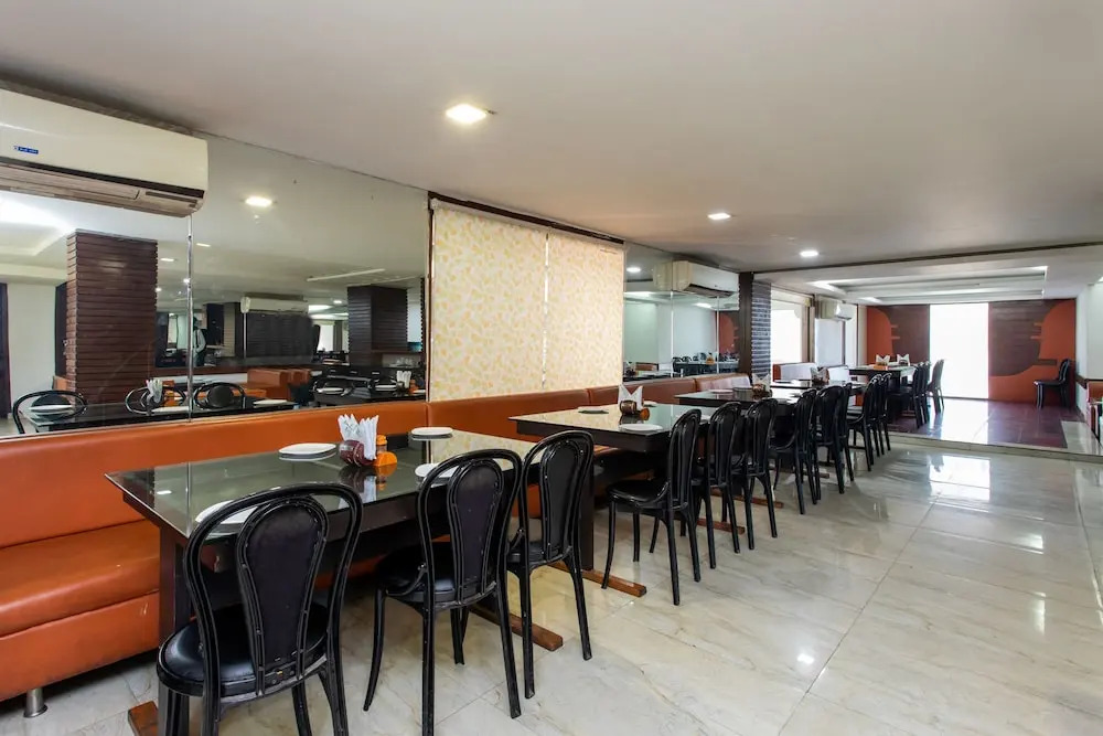 OYO Flagship 140 Amaltas AB Road