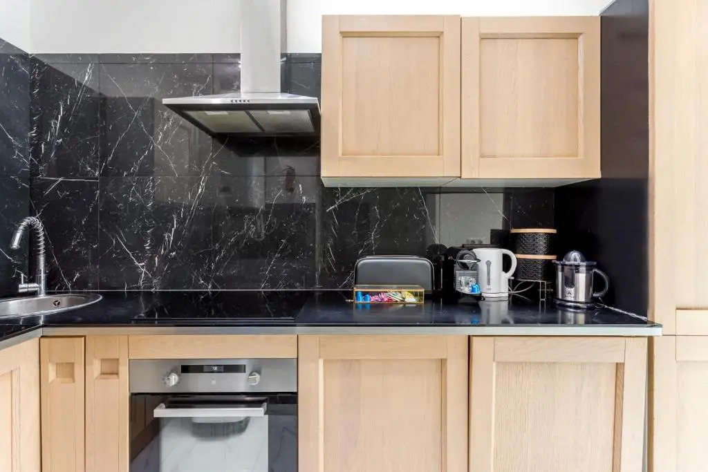 180 Suite Eden, Luxury Apt at Sacre Coeur