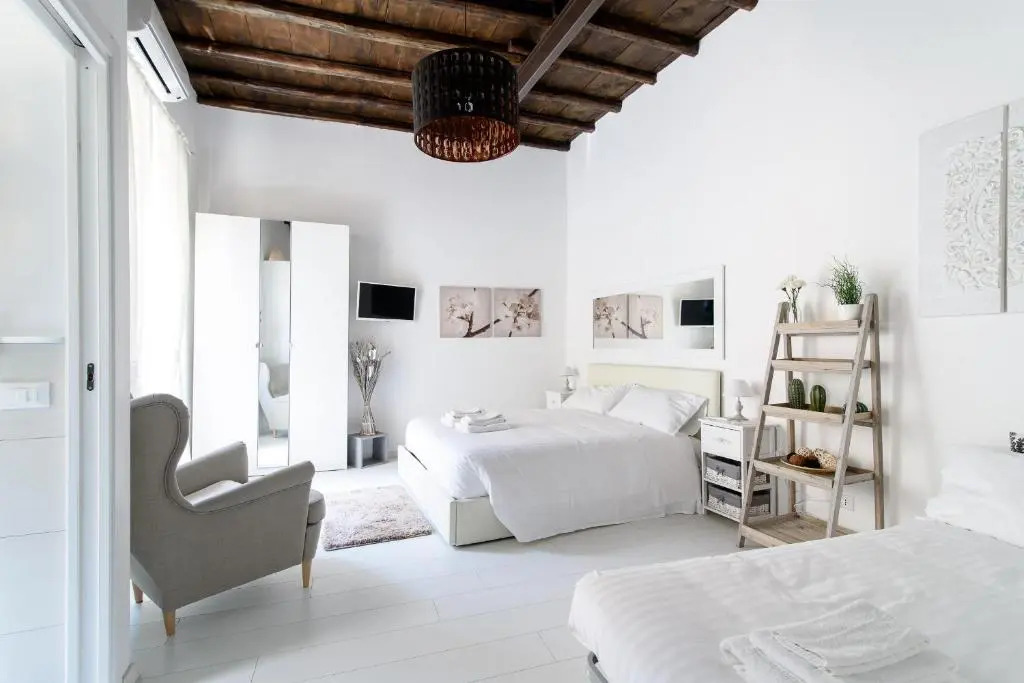 White Ostilia Apartments