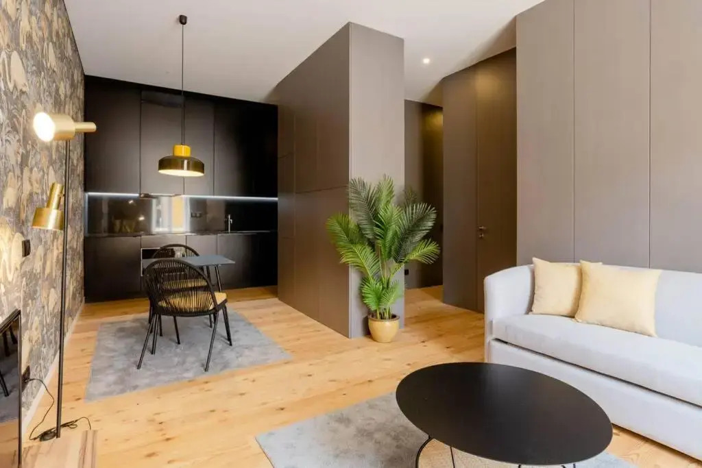 BOUTIQUE Rentals-Art & Charm II Apt w/ Terrace