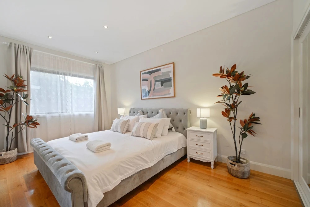 Tranquil And Spacious Home Near Shopping Mall