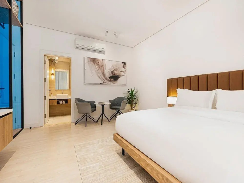 Apartment Refined and Luxurious in Almughrizat