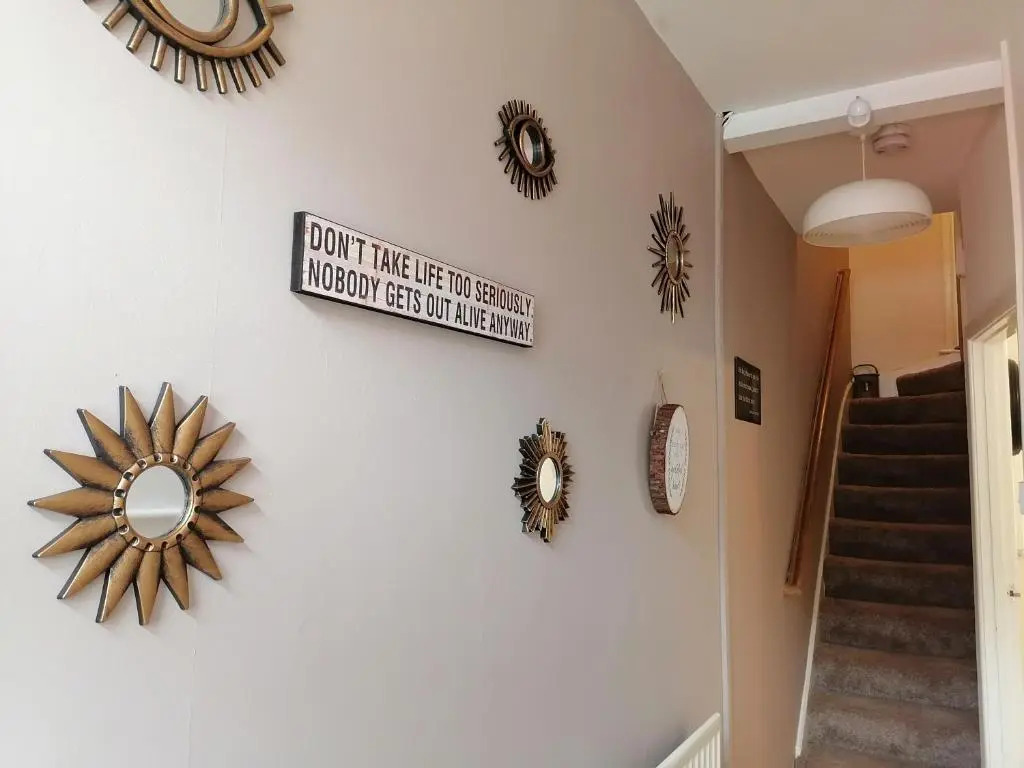 Tynant House- Modern 3 bed house- City centre and FREE parking