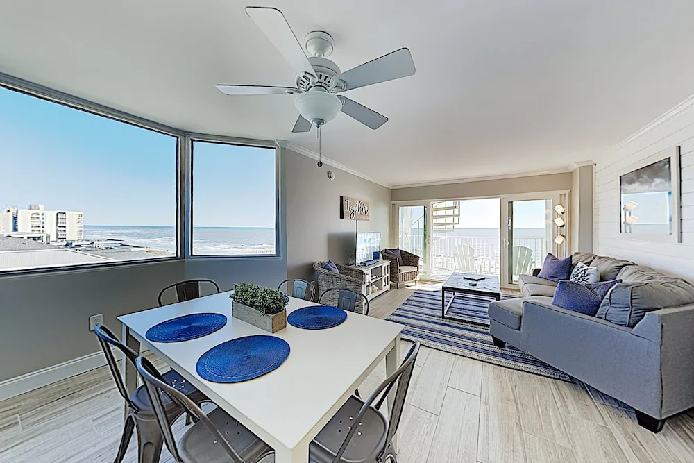 New Listing! Chic Ocean-View Condo W/ Rooftop Deck Condo