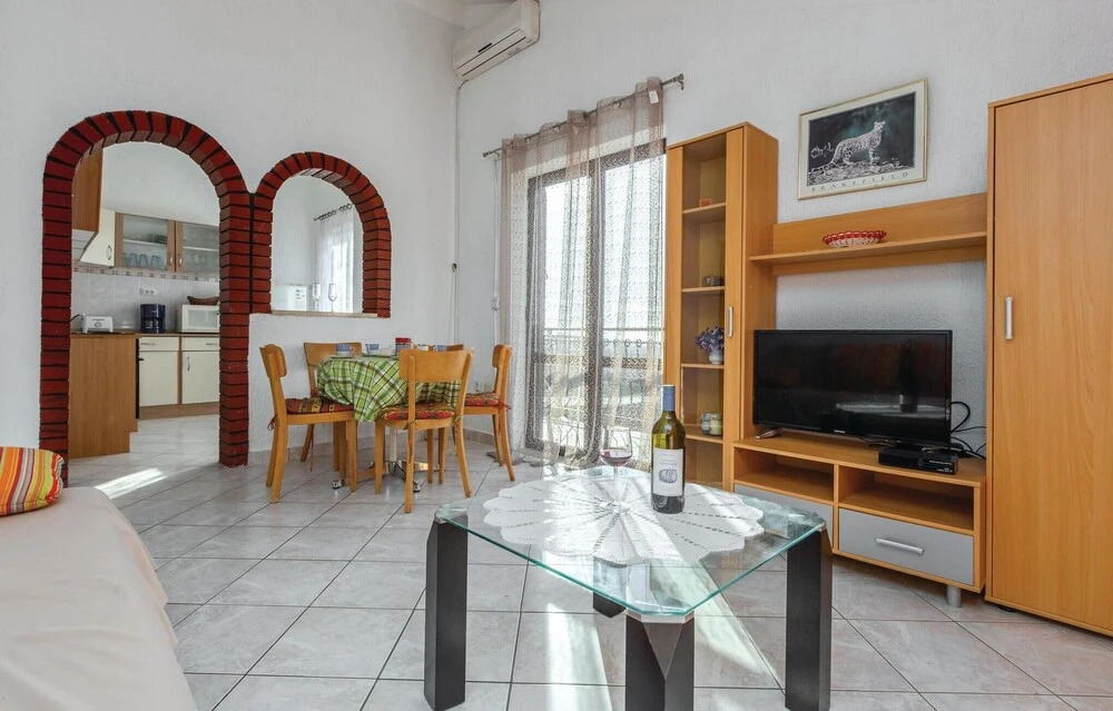Beautiful Home in Zbandaj With Wifi and 2 Bedrooms