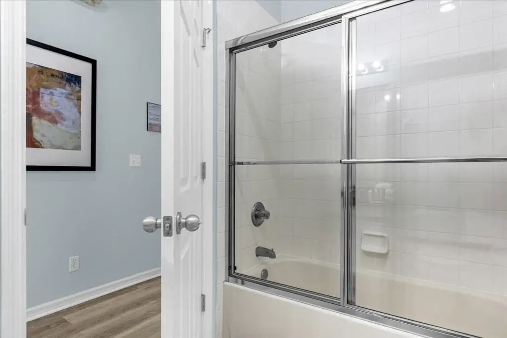 3 Bedrooms 3 Bathrooms Regal Oaks 5714 Dd