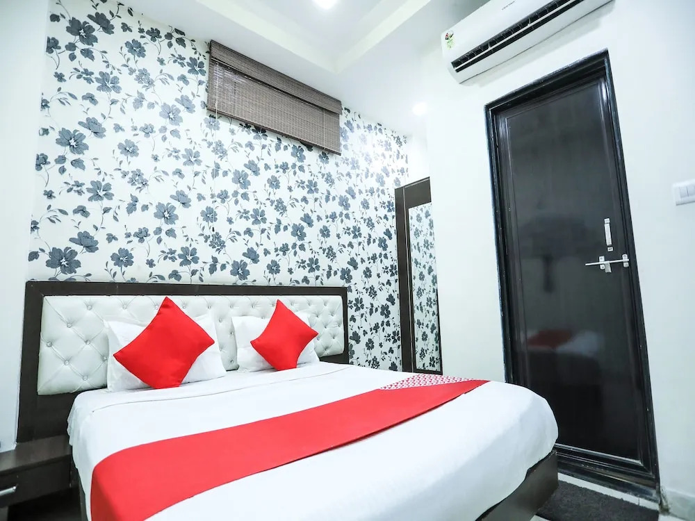 OYO 2681 Hotel Madhuram palace