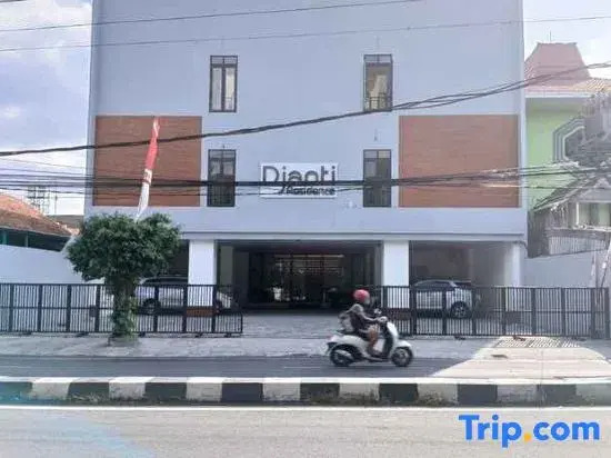 Vibes Djanti Residence Yogyakarta By Sans Hotel