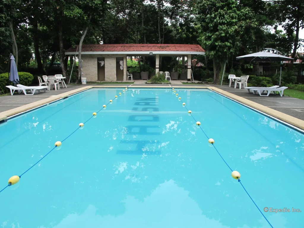 BlueFins Resort