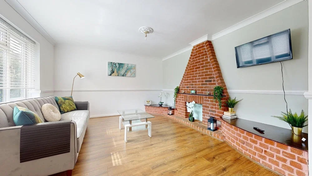 Entire 3 Bed Home in Basildon Sleeps up to 6