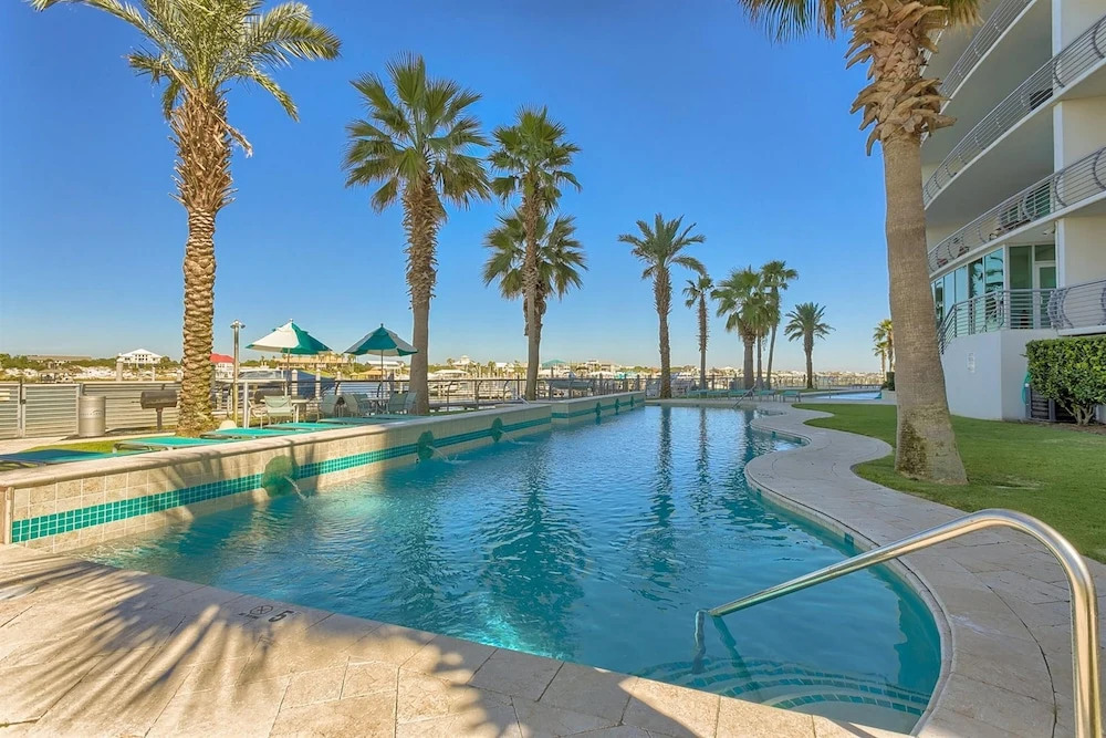 Bella Luna P10 by Meyer Vacation Rentals