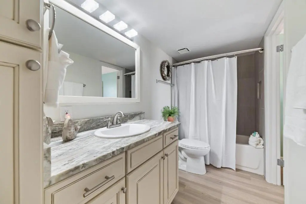 Phoenix VI 6511 - Beachfront Updated Condo!