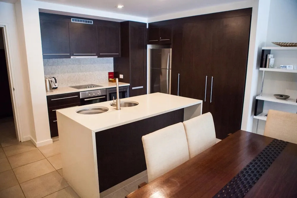 131 Luxury Swimout