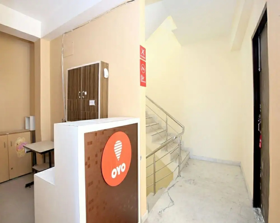 OYO 12379 Hotel Riyasat