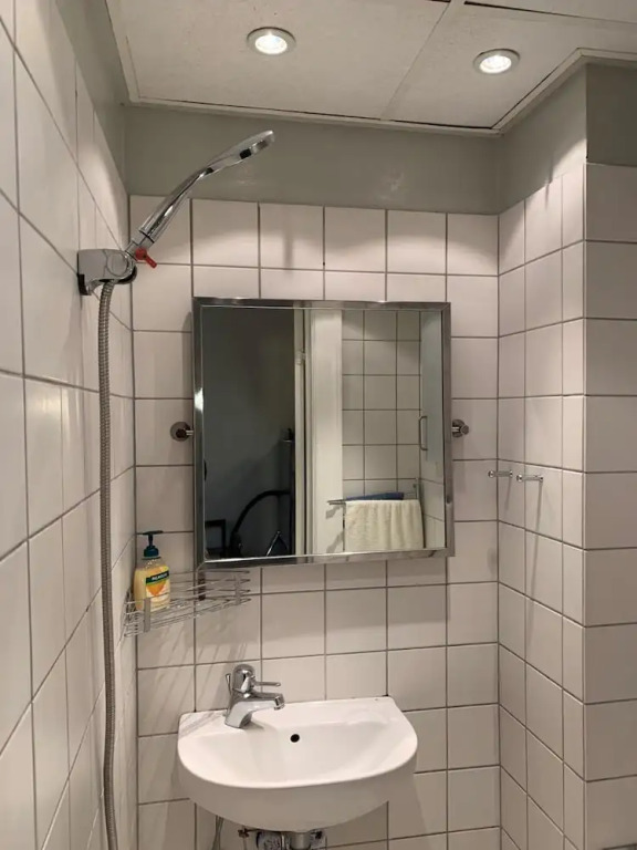 1 Bedroom Apartment near Queen 200 - 1