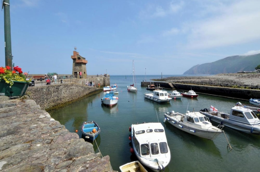 Seaview 1 Bed Apartment Sleeps 4 - Balcony - Tv
