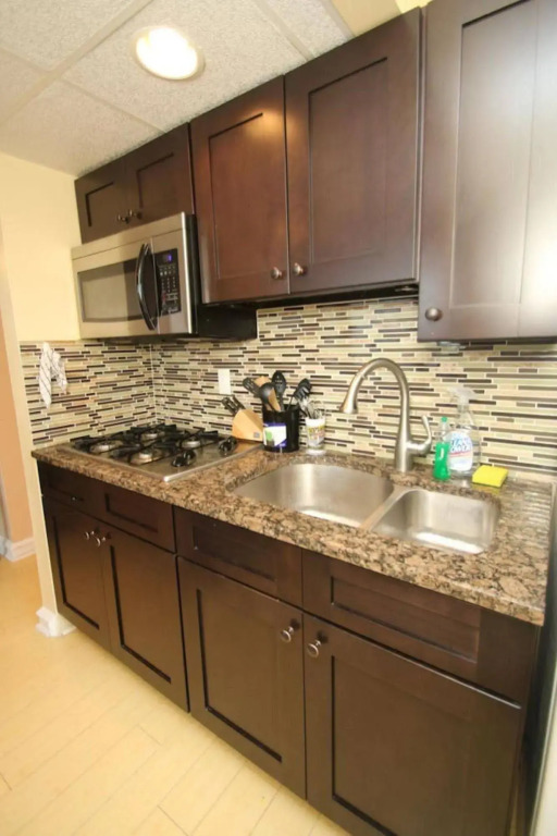 Renaissance Properties - 2135 Walnut