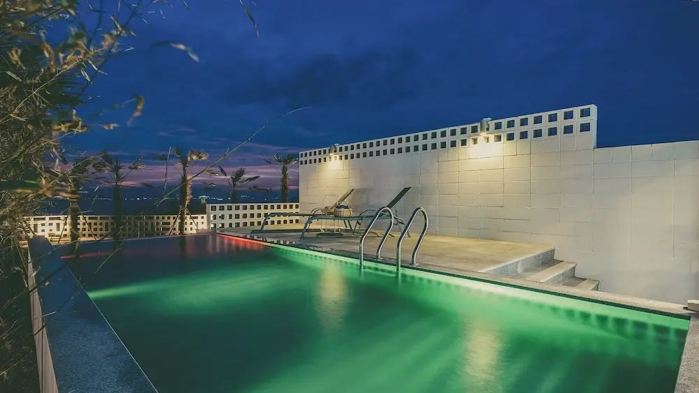 Uni’s Ocean Pool Villa