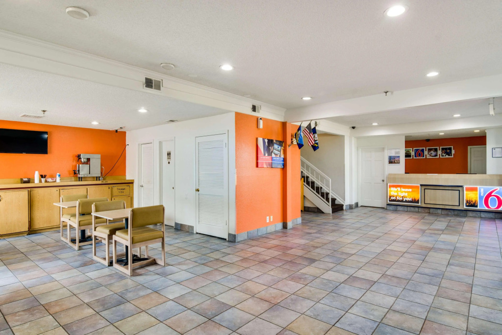 Motel 6-Waukegan, IL