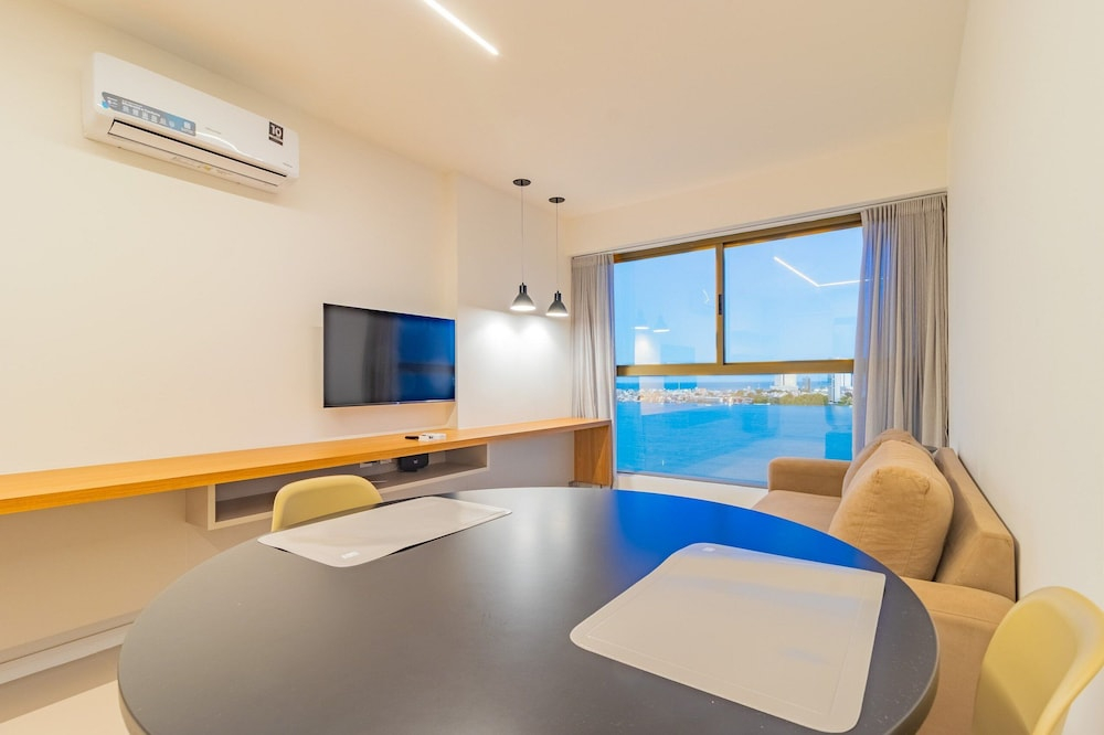 Parque do Cais #1210 - Apt With a View by Carpediem