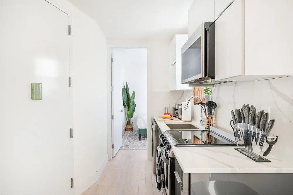 48-3fe 2BR Prime Midtown West