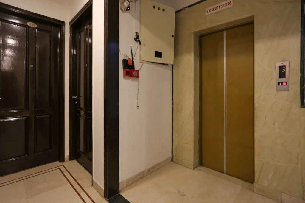 HOTEL VEER PALACE By GREYSKY NEAR AIIMS DELHI