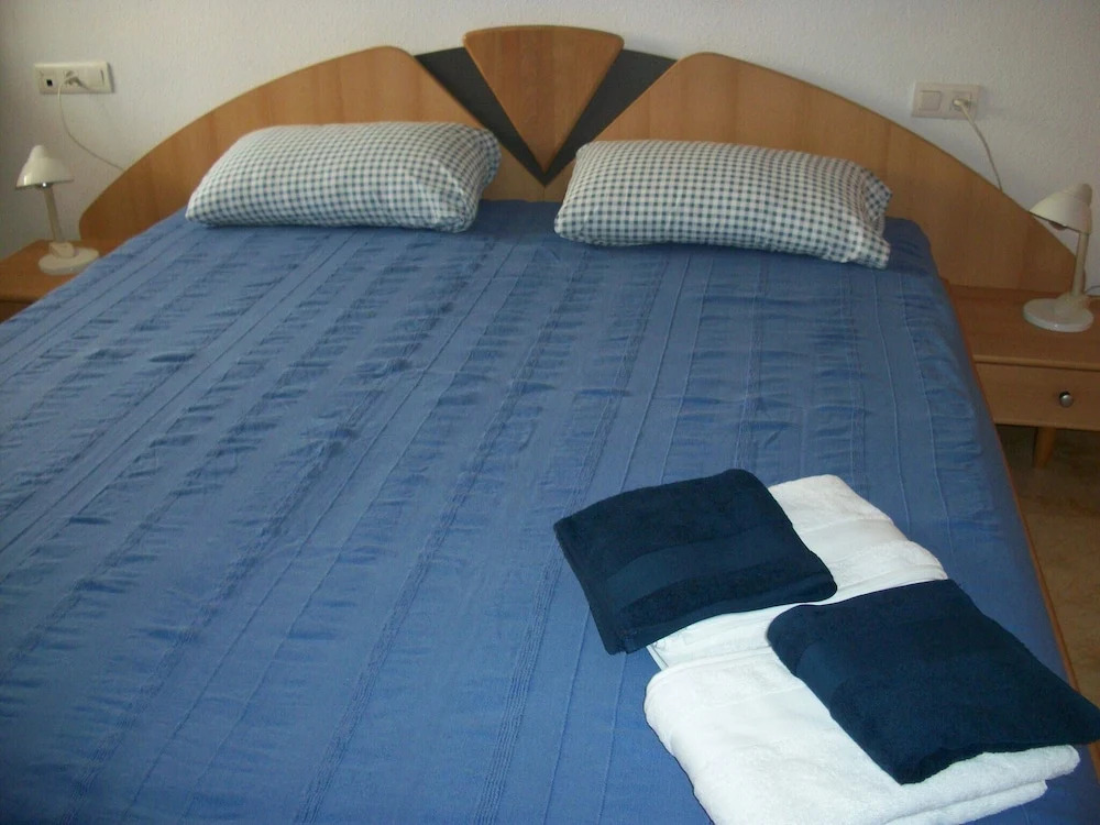 1 Bedroom Penthouse On Front Line Of The Beach