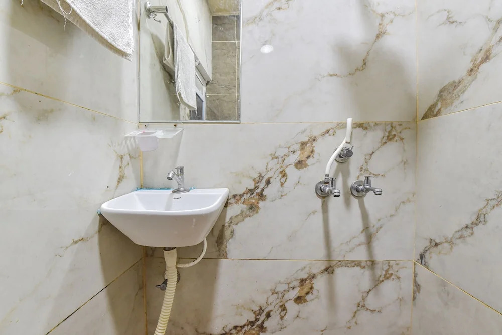 Fabexpress Anandam Palace Guest House