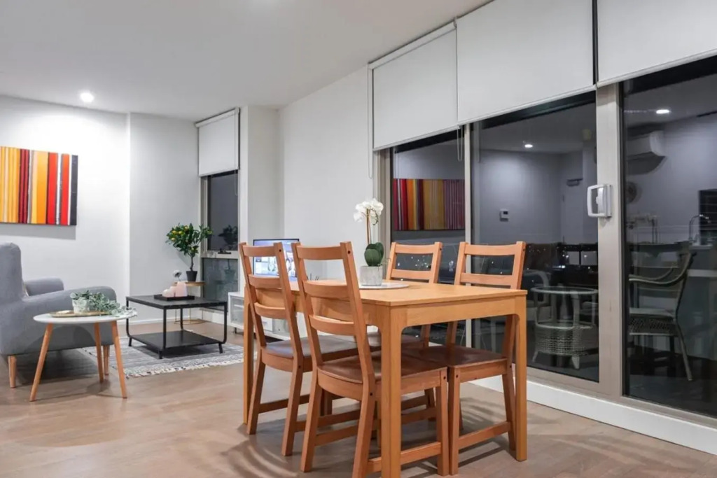 City view 2BR2BA Maribyrnong +wifi+park+balcony