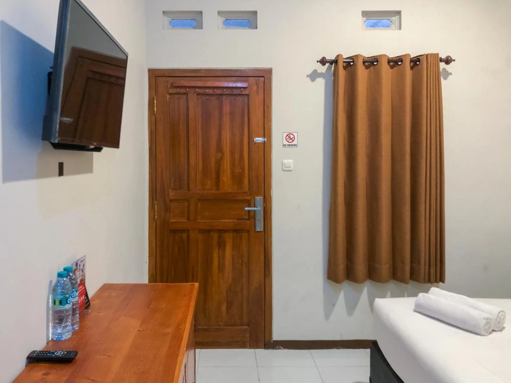 RedDoorz Syariah near Batu Night Spectacular 2