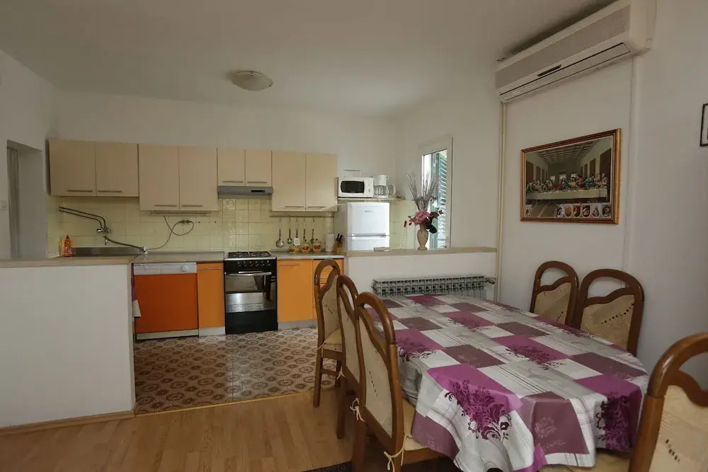 Dina - 3 Bedrooms - A1