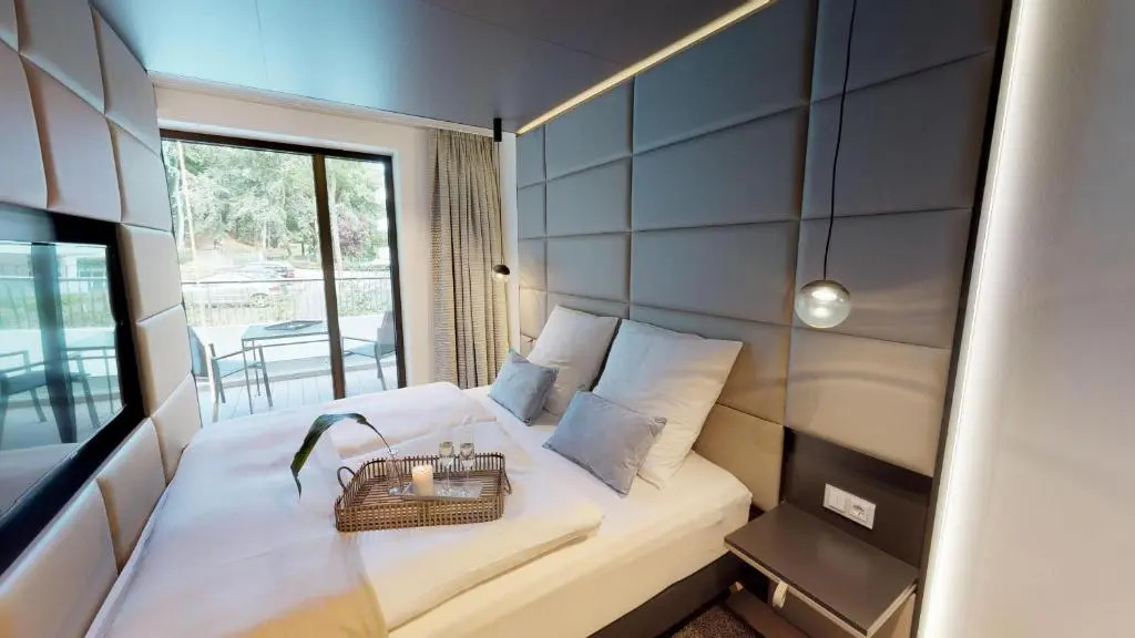White Pearl Apartment 0.08