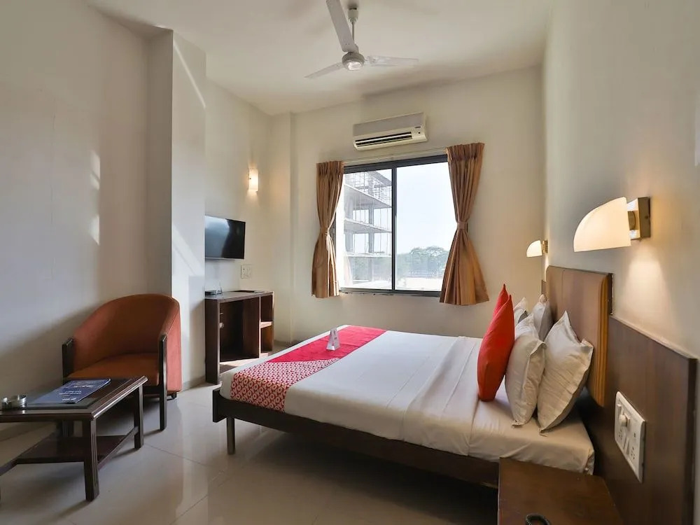 OYO 12945 Hotel President