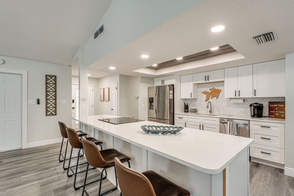 Modern Coastal Escape 1 Mi to Anclote River Park
