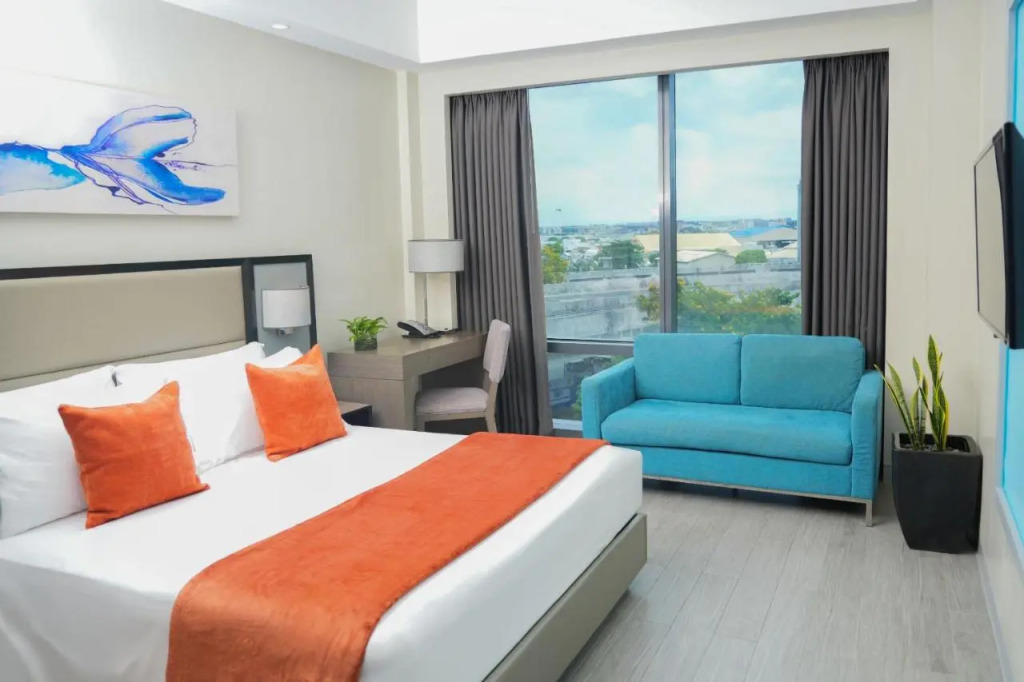 MCollection - Stay Across NAIA Terminal 3 in Newport City
