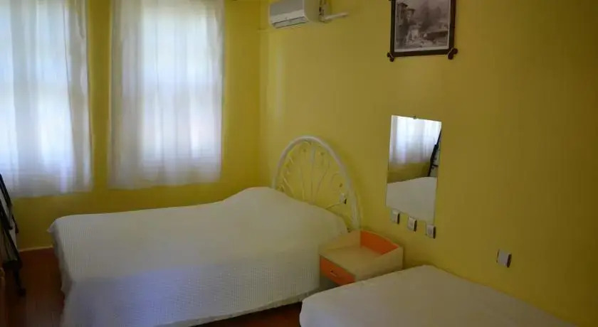 Artemis Hotel
