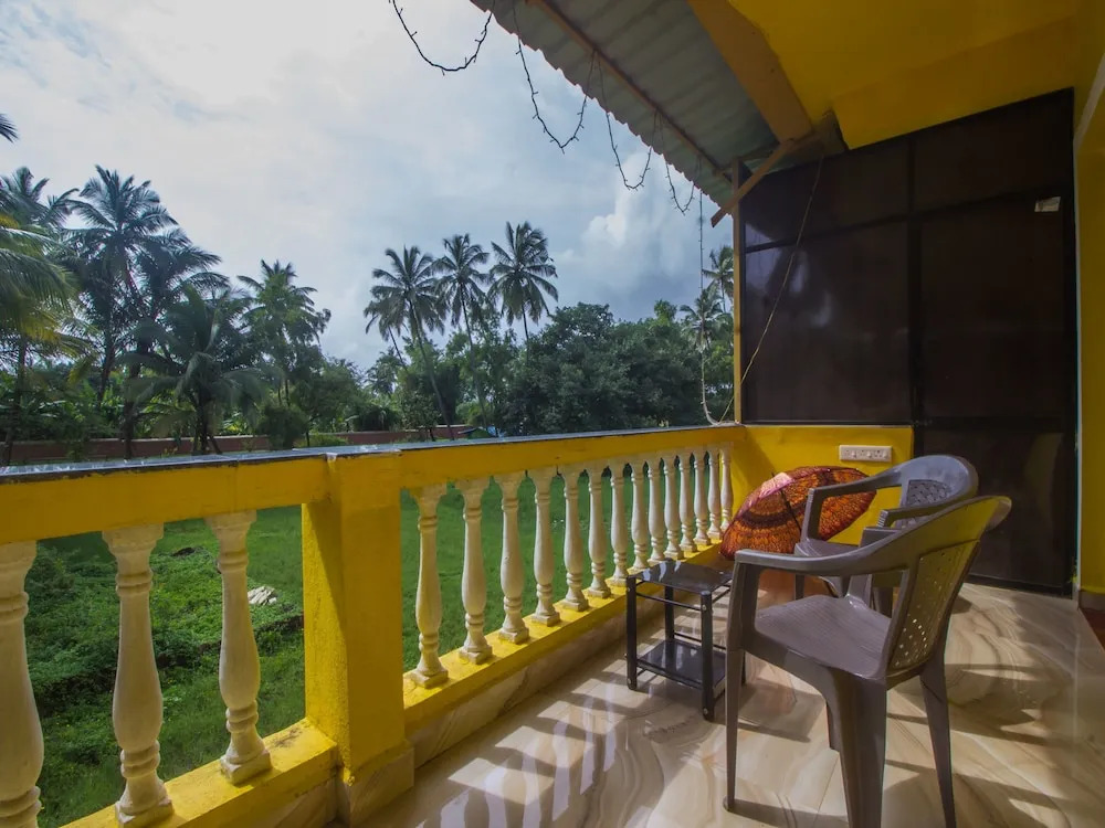OYO 18261 Home Beachside 2BHK Utorda Beach