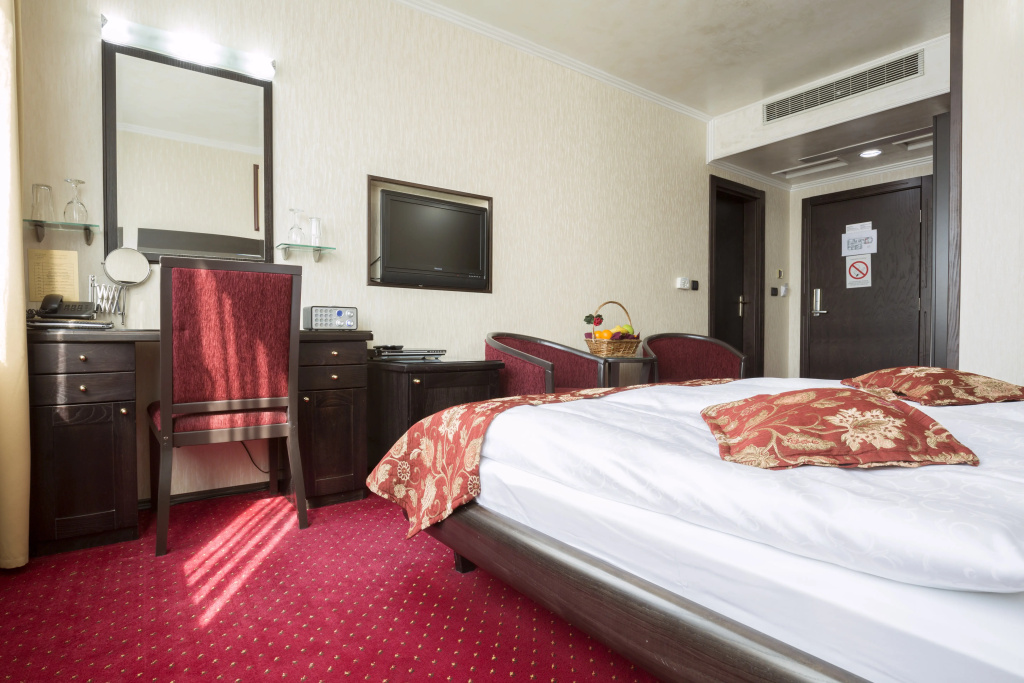 Prezident Hotel Novi Sad - Outdoor Pool & Spa