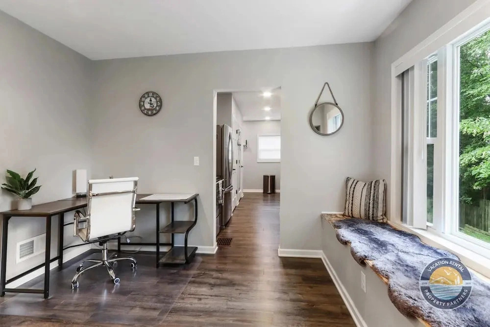 Charming, Pet-friendly Lake Retreat