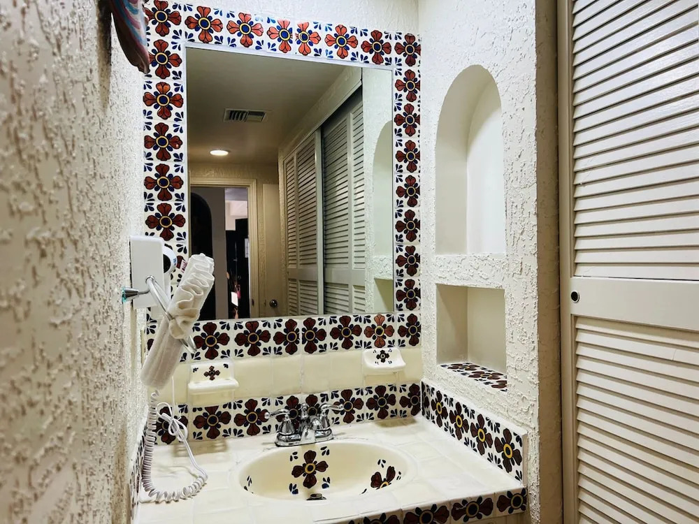 WIVC La Paloma Resort - Your Vacation Escape to Rosarito, Swimming Pool & Short Walk To The Beach