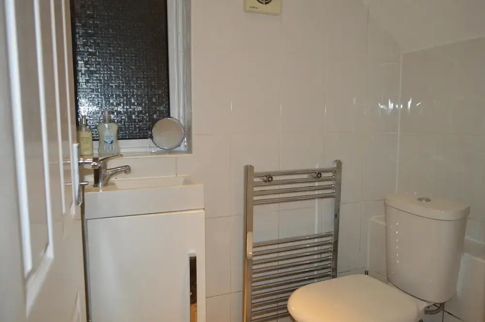 Harrow/sleeps10/privategarden/3br/freeparking/wifi