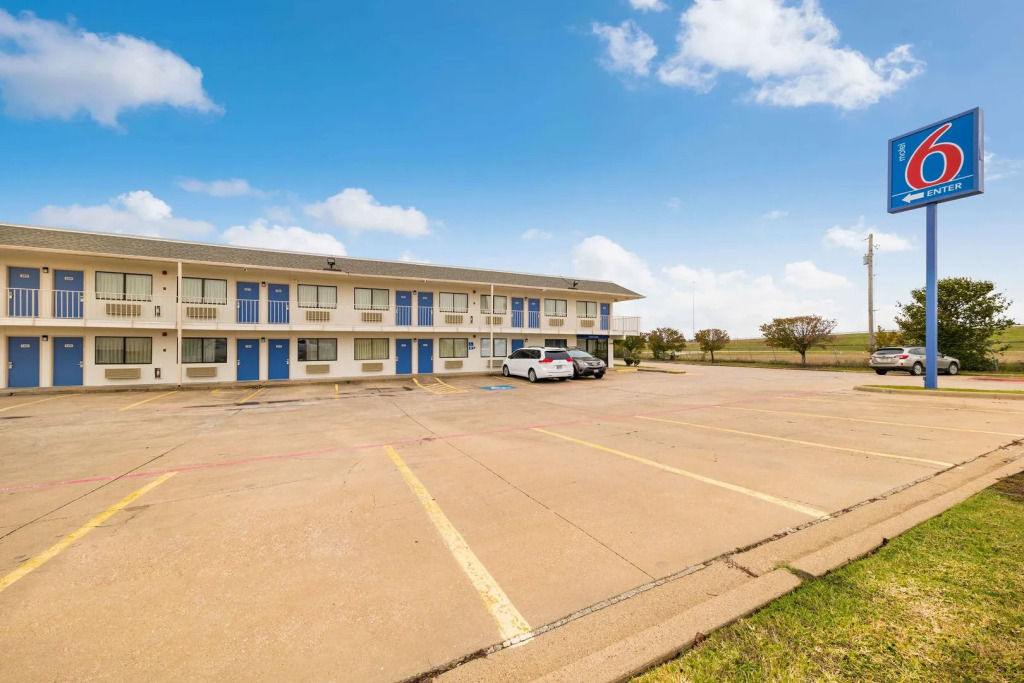 Motel 6 Greenville, TX