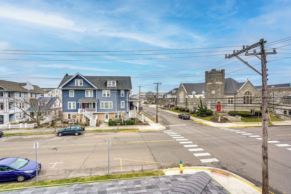 Centrally Located Ocean City Apt < 1 Mi to Beaches