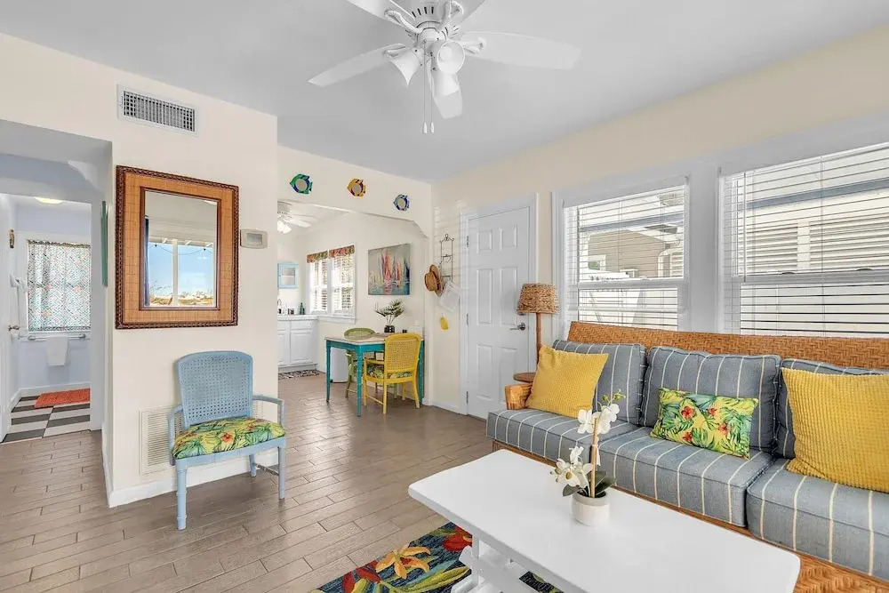 John's Pass-time Beach Cottage #1
