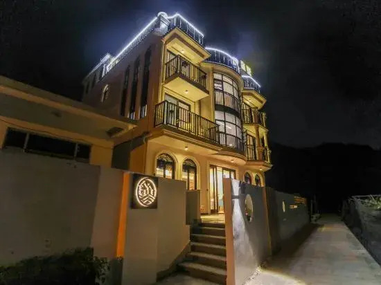 Qinshu Hostel
