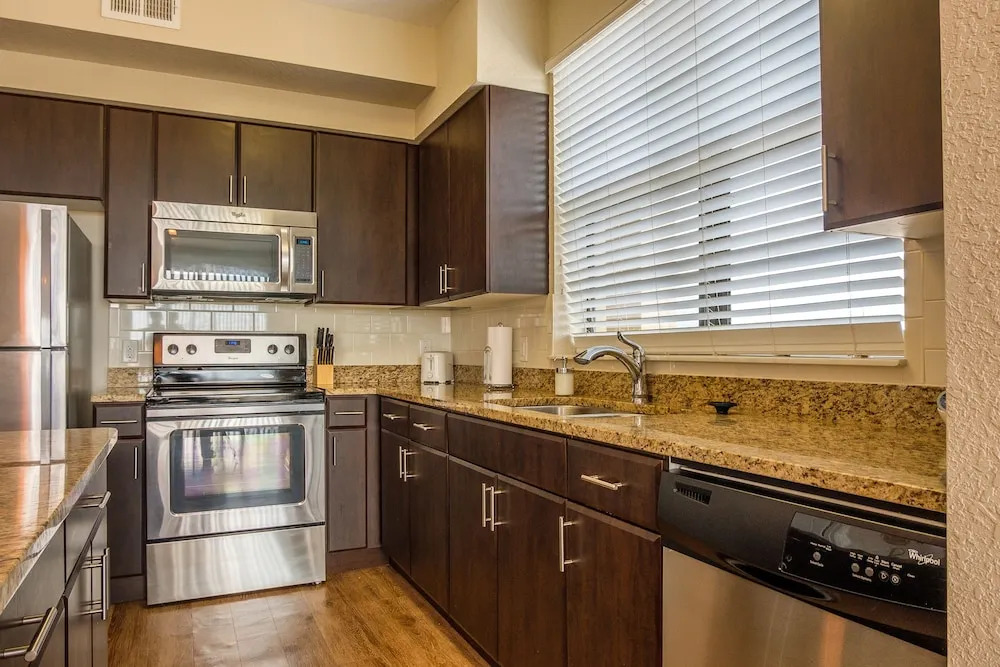 Northwest Tampa 1 BR and 2 BR Apt by Frontdesk