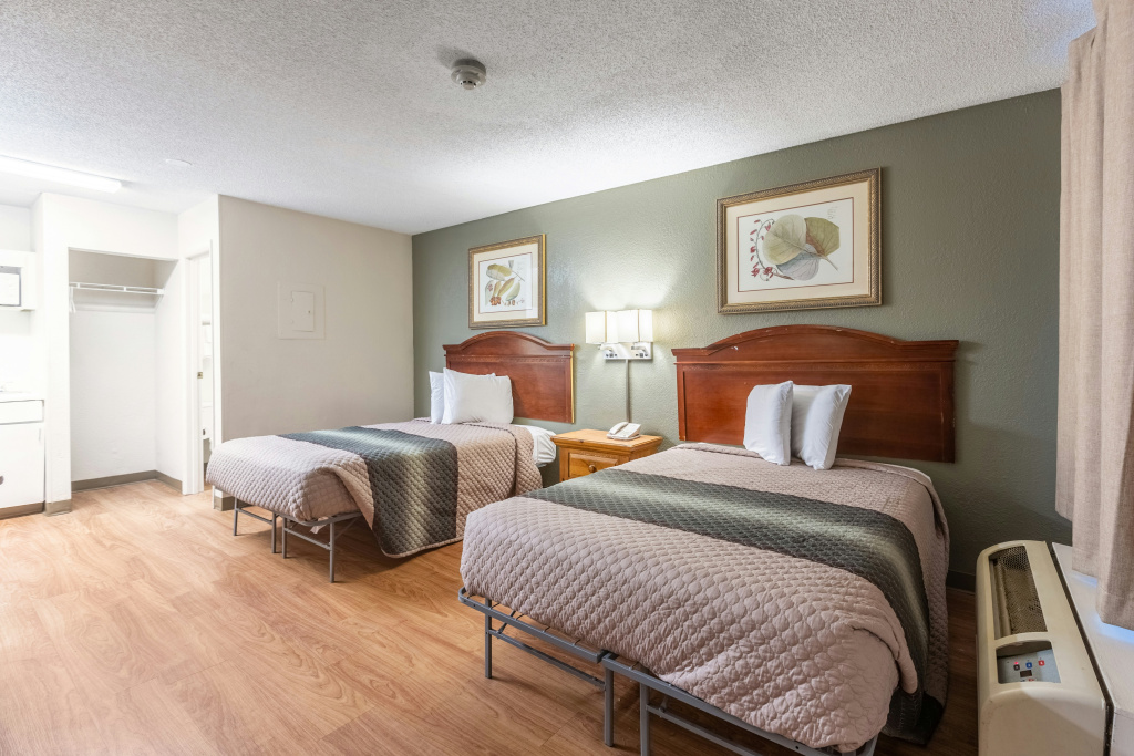 HomeTowne Studios by Red Roof Atlanta - Norcross South