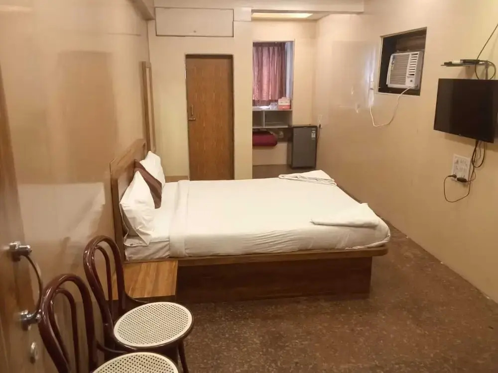 Lucky Serviced Apartments -Near BKC